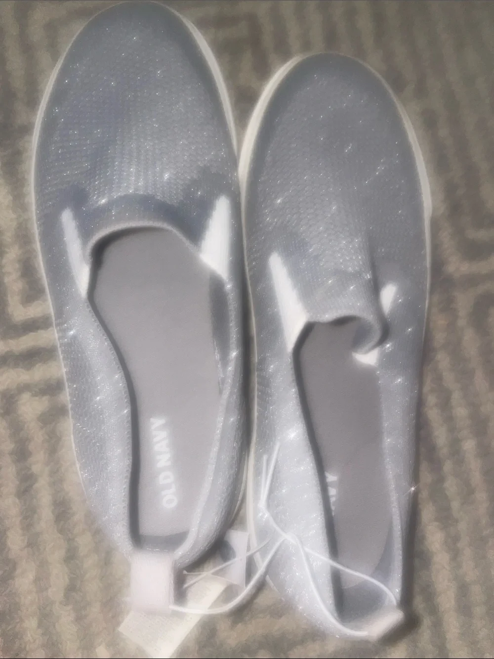 BNWT Old Navy Women's Slip-On Sneakers in Light Gray with White Sole, size 5